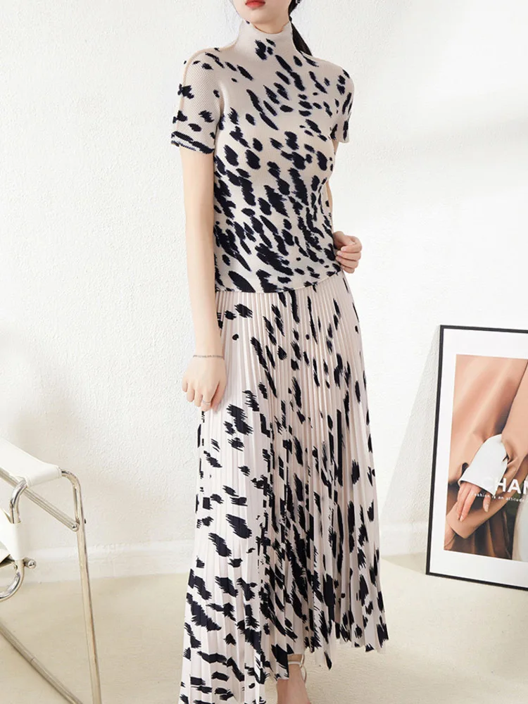 Fashion Temperament Pleated Two-piece Sets Women 2022 Summer Stand Collar Short Sleeve Leopard Print T-shirt + Knee-length Skirt mishow women s french flying sleeve dress 2023 summer sweet o neck pleated button up temperament knee length dresses mxc39l1579