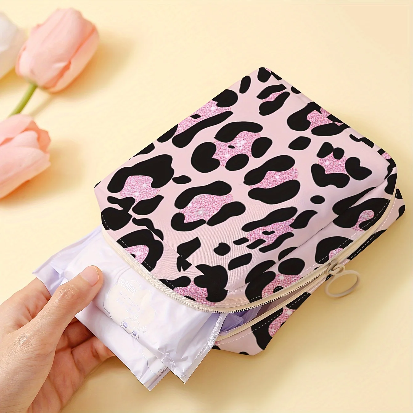 Pink leopard print printed sanitary napkin storage bag, lightweight tissue bag for women's products, and sanitary tissue bag