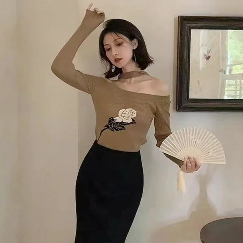 Fall 2025 New Fashion One-word Shoulder Neck Printed Long-sleeved Sweater Elegant Autumn and Winter Knitwear Bottoming Shirt