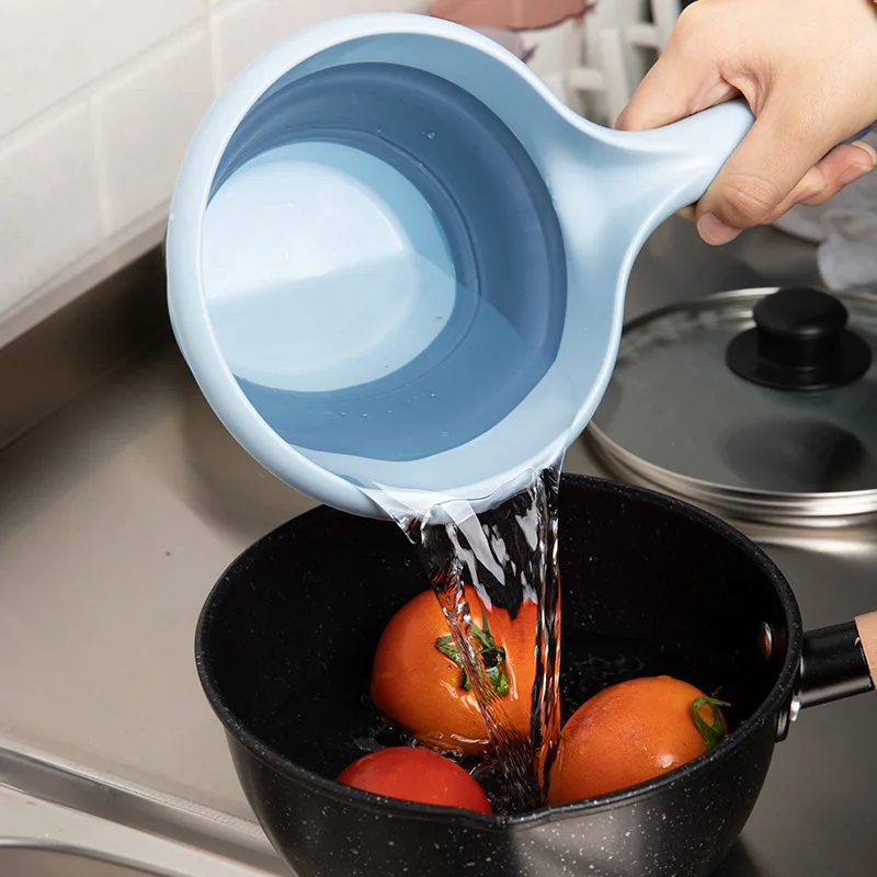 Description Picture 3 of itemFolding Plastic Water Scoop Random Color Long Handle Collapsible Bath Ladles Kitchen Water Scoop Dipper Washing Camping Tools
