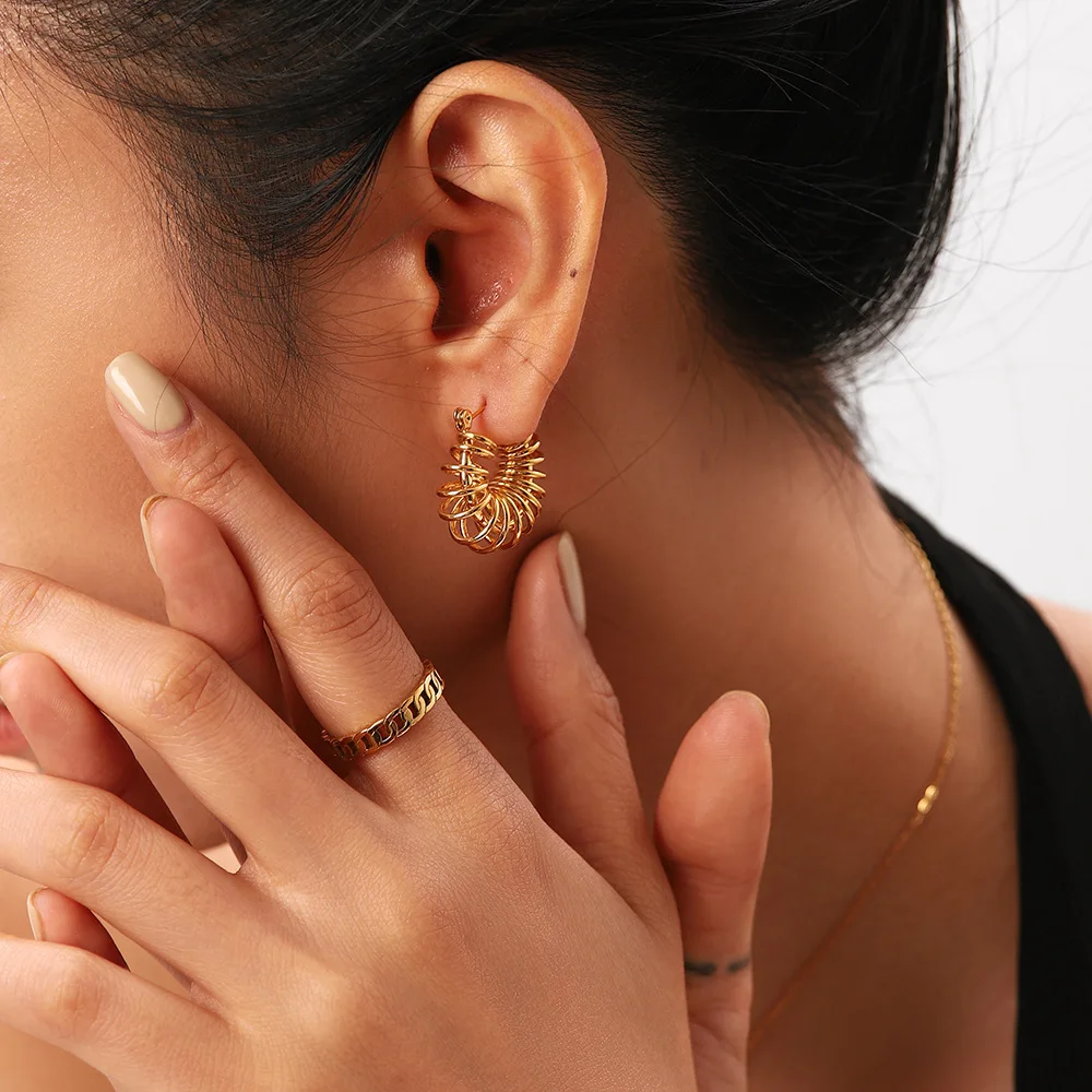 

Grie New Design Waterproof Wire Wrapped Design Hollow Gold Hoop Earrings 18K Gold Plating Earring Fine Jewelry Daily Cut Gifts