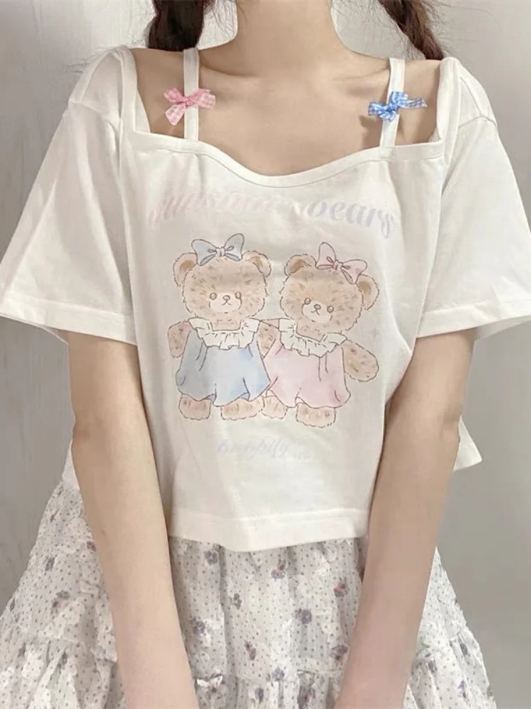 Deeptown Kawaii Harajuku White Graphic Crop Top Donna Sweet Bear T-Shirt Stampate Casual Off The Shoulder Tees Grafica Femminile