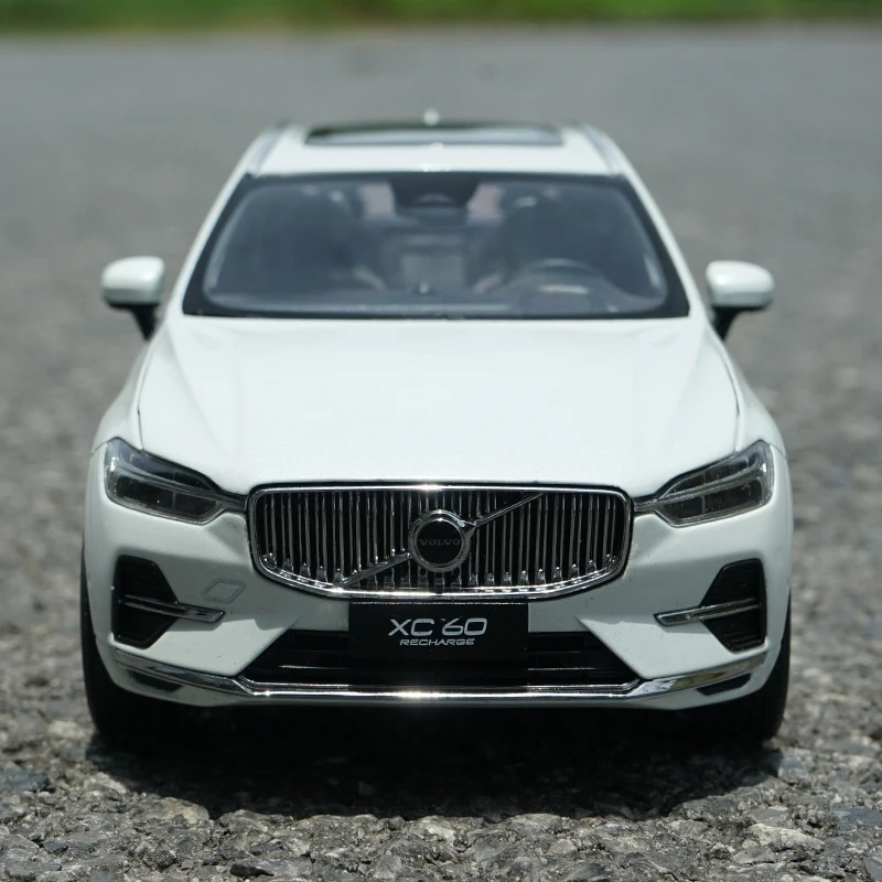 

Модель автомобиля Volvo XC60 1/18 из сплава, модель игрушки, хобби-подарки, белый/серебристый/серый подарок, демонстрация коллекционных украшений, 2022