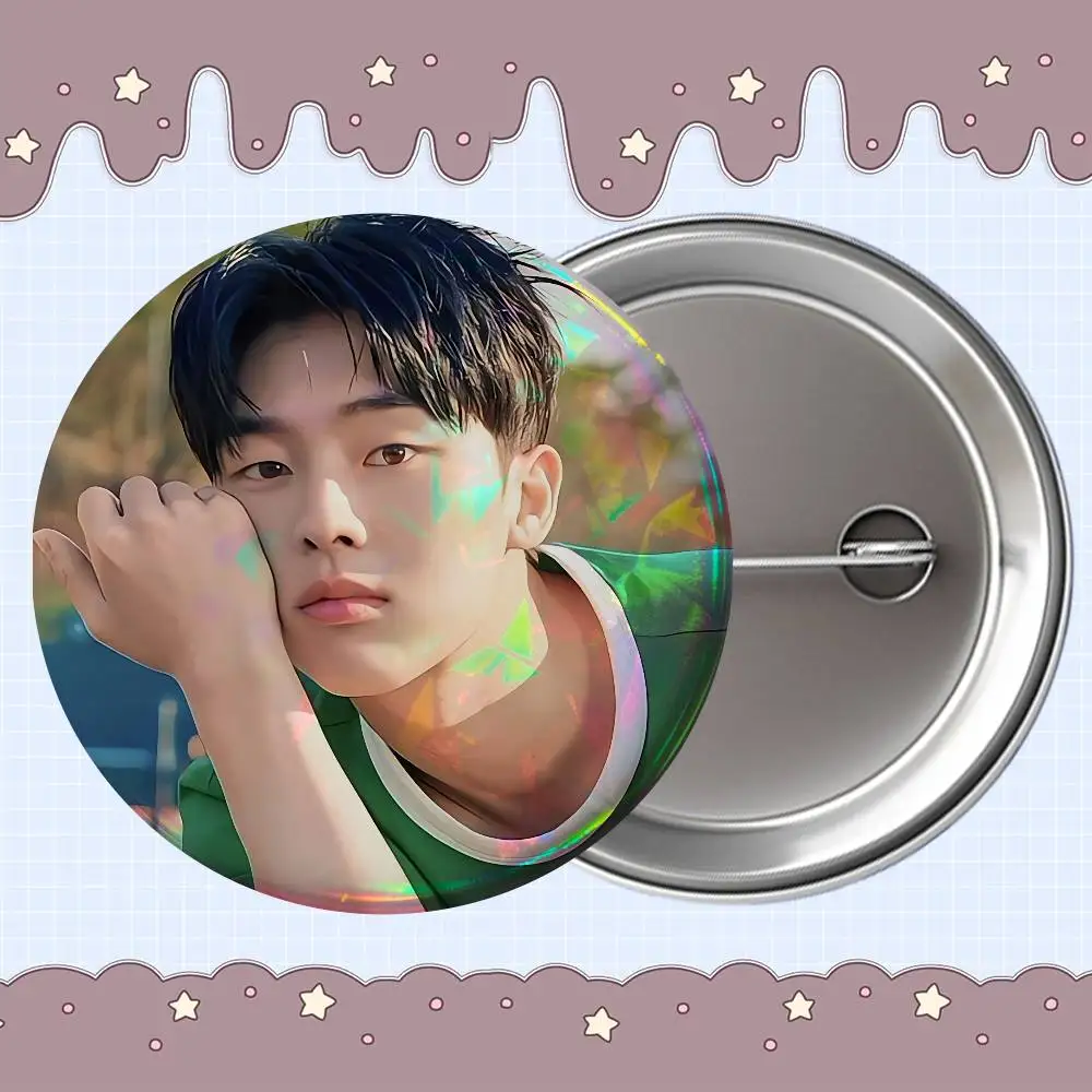 멋진 WH C1 최현우크 58mm 원형 핀 창의적인 프린트 그림 텍스트 금속 라펠 배지 브로치 쥬얼리 선물 도매