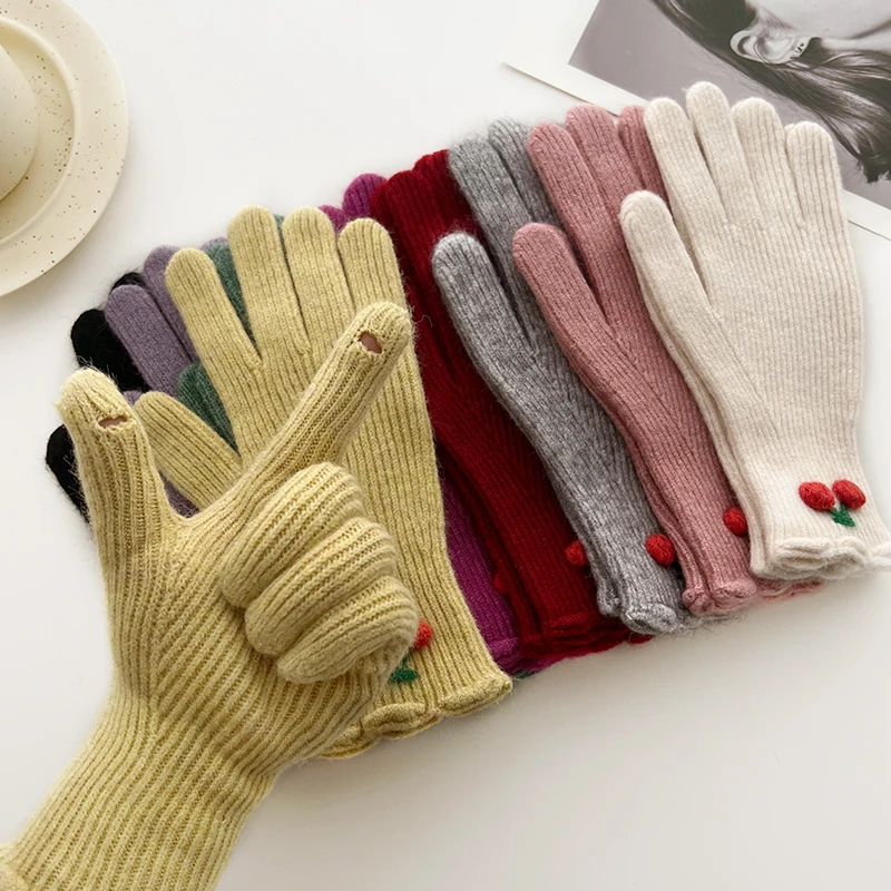 Fashionable Cherry Knit Gloves for Girls, Korean Style Warm Winter Mittens for Cycling and Touchscreen Warm Knit Mittens for