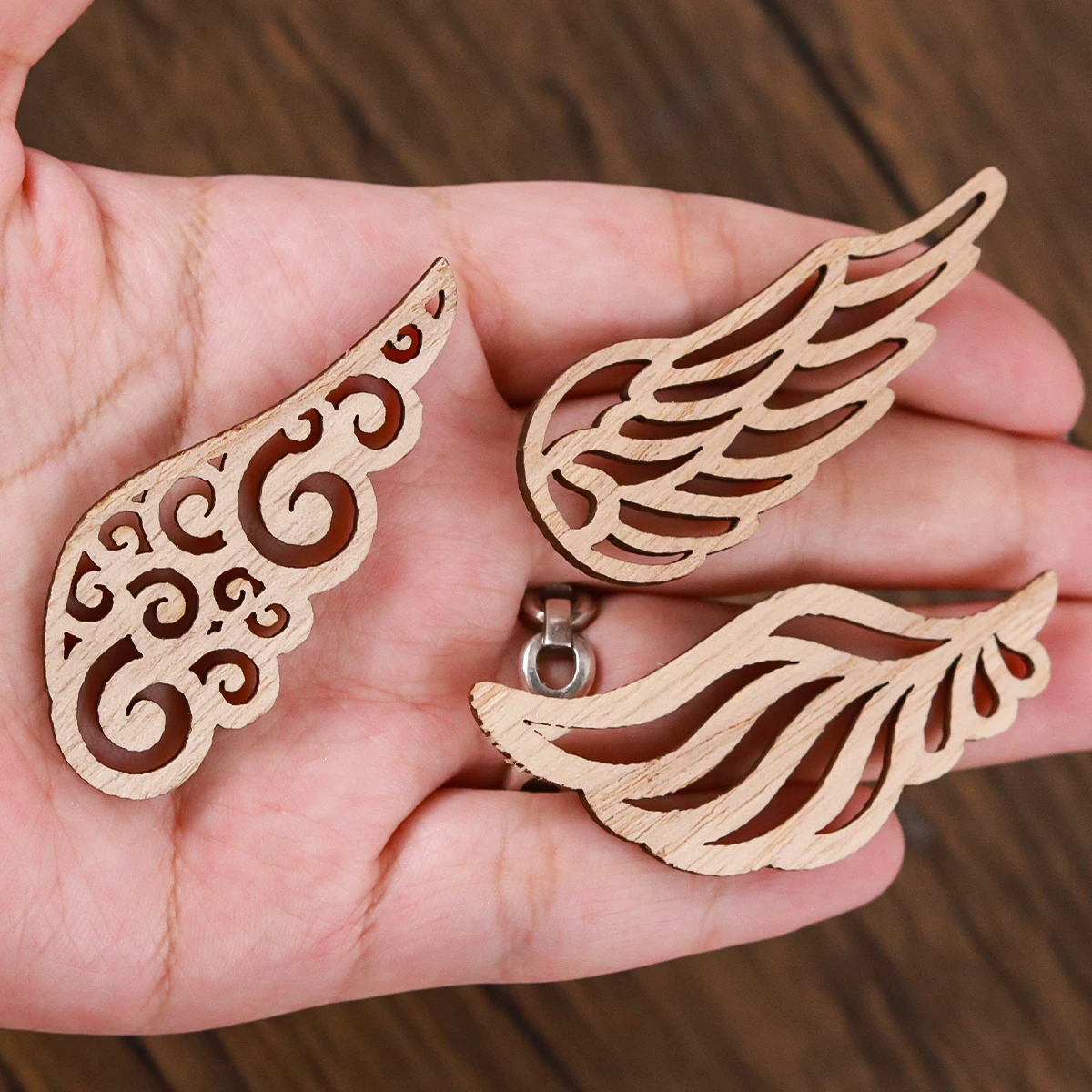 100 Pezzi Ciondoli Natalizi In Legno - Mini Forme Di Babbo Natale, Pupazzo, Albero - Fai Da Te E Scrapbooking - 4