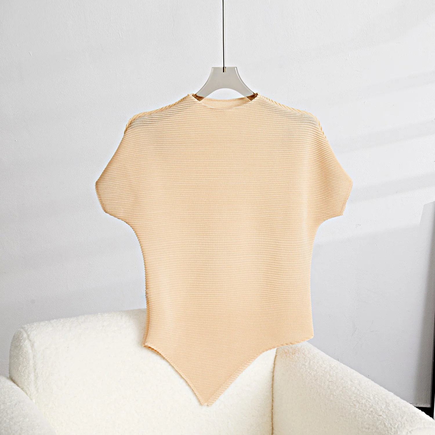 

Яркая необычная летняя футболка с коротким рукавом, новый дизайн, модная футболка со складками