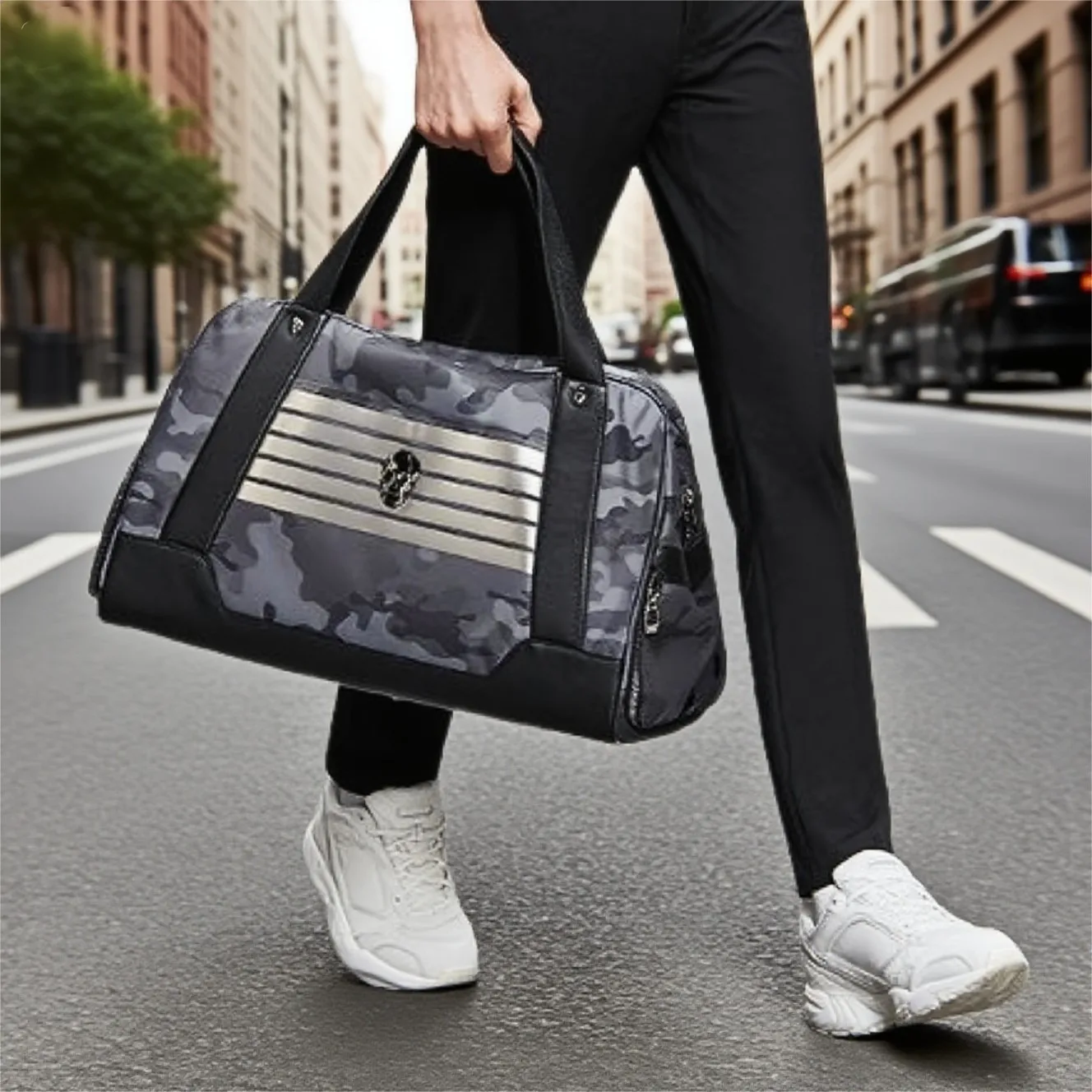 Design of The Shoe Bin At The Bottom of Men's Golf Equipment Bag for Golf Clothing Bag and Boston Bag.