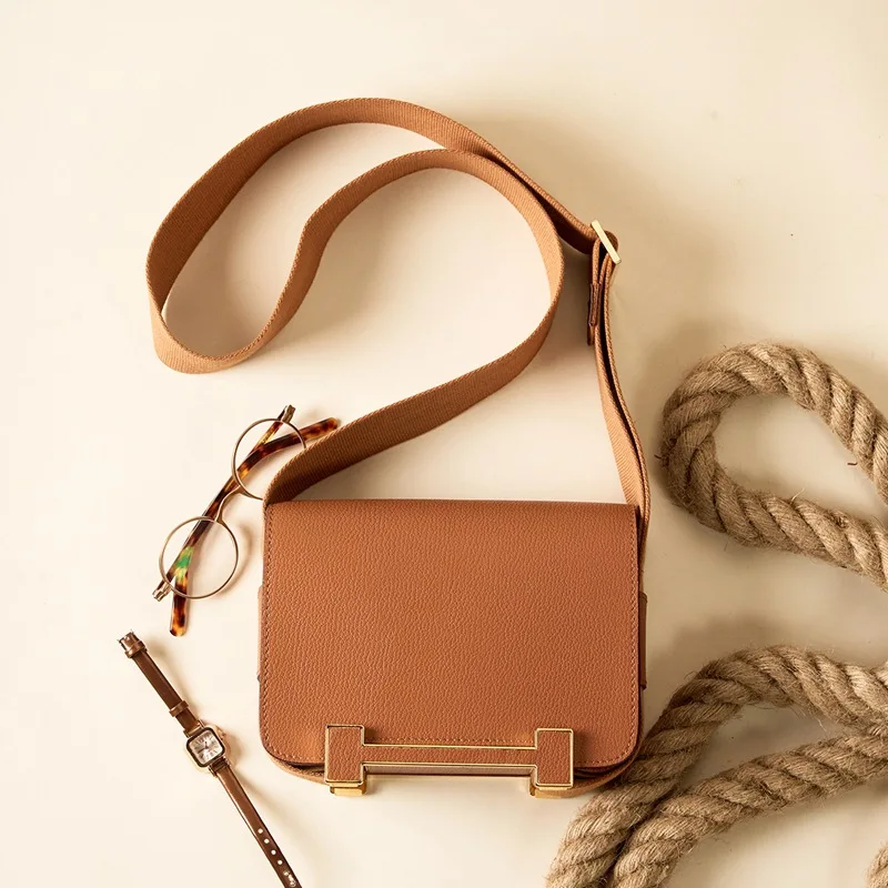 Fashionable Geta Wooden Sandal Bag Luxury Sensation Genuine Leather Medium Square Crossbody Bag for Women Urban Simplicity Style