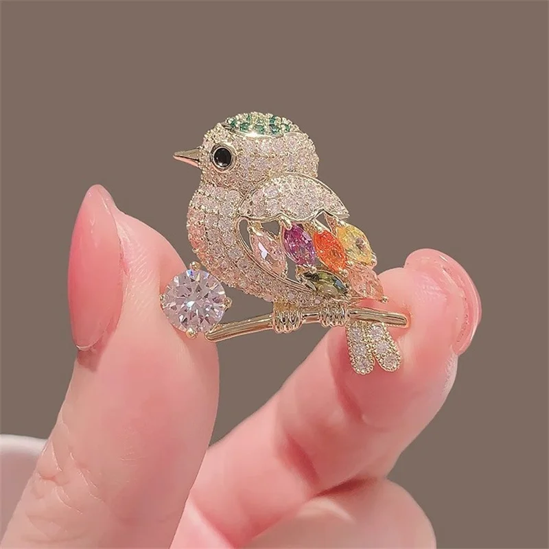 

Lovely Birds Butterfly Bee Brooch For Women Pearl Rhinestone Trendy Animal Jewelry Coat Dress Lapel Pins Wedding Party Gifts