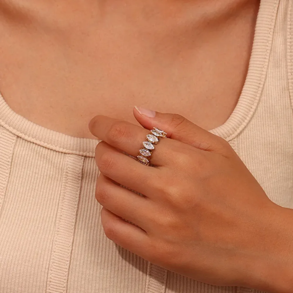 Fashion Waterdrop Crystal Zircon Gold Color Rings Waterproof Non Tarnish Finger Ring Elegant Wedding Jewelry Wholesale Bijoux