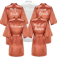 Nouveau peignoir mariée Satin-soie Robe femmes fête de mariée soeur équipe mère douche cadeau demoiselle d'honneur mariage Robes courtes 1