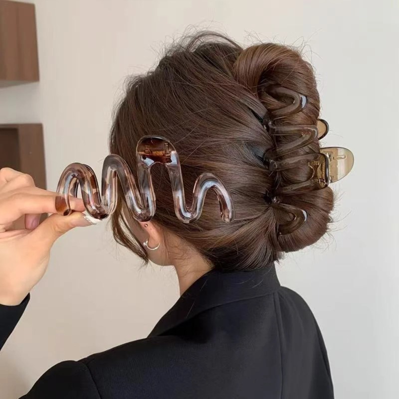 2025 Women's Y2K Wavy High Glossy Amber Brown 11cm/4.33in Large Lightweight Plastic Hair Clip, Elegant and Minimalistic