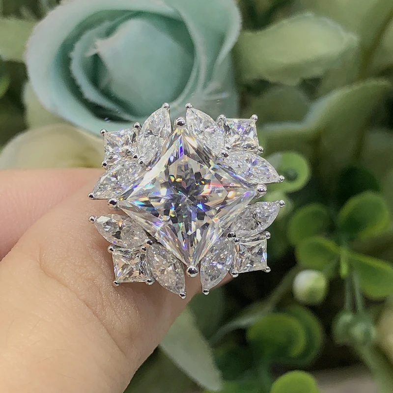 Huitan Transparent Cubic Zirconia Snowflake Rings for Women Luxury High-quality Silver Color Wedding Bands Dance Party Jewelry |
