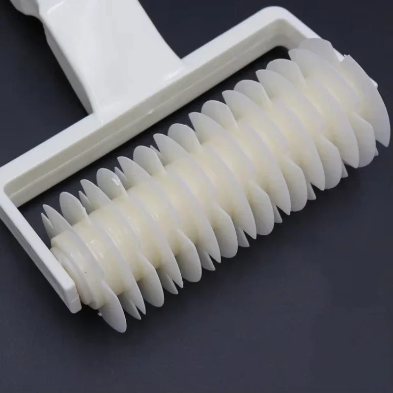 1PC High Quality Pie Pizza Cutter Pastry Bakeware Embossing Dough Roller Lattice Cake Tools Plastic Baking Tool