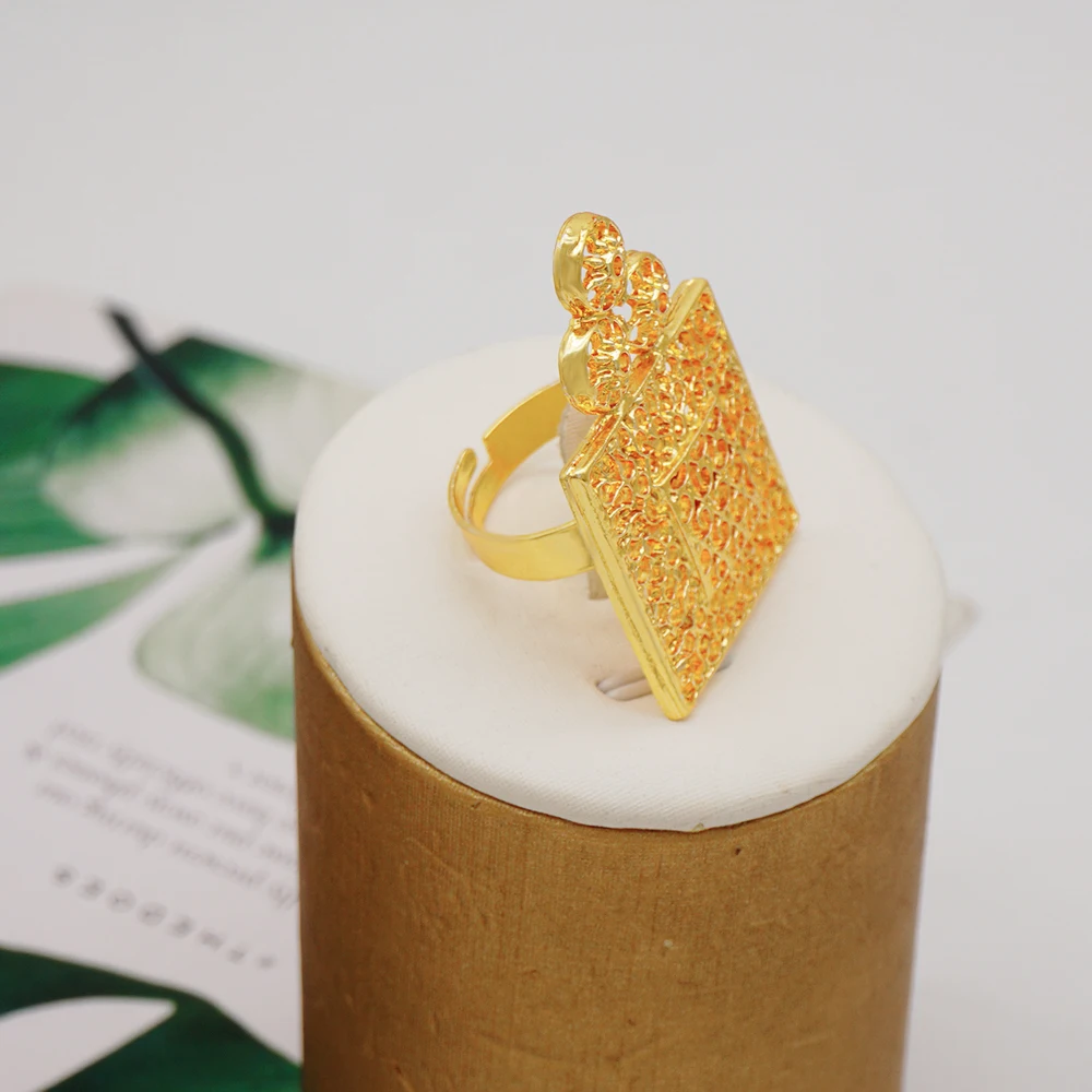 Modern Diamond Bridal Set in 10k Yellow Gold - Jewelry by Johan