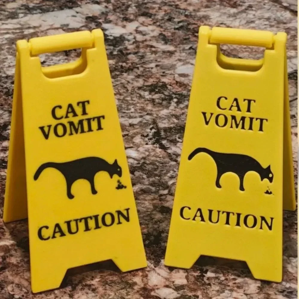 Funny Cat Vomiting Sign, Humorous Garden Decor Warning Plaque, Novelty Pet Lover Gift for Indoor Outdoor Home Decor, Safety