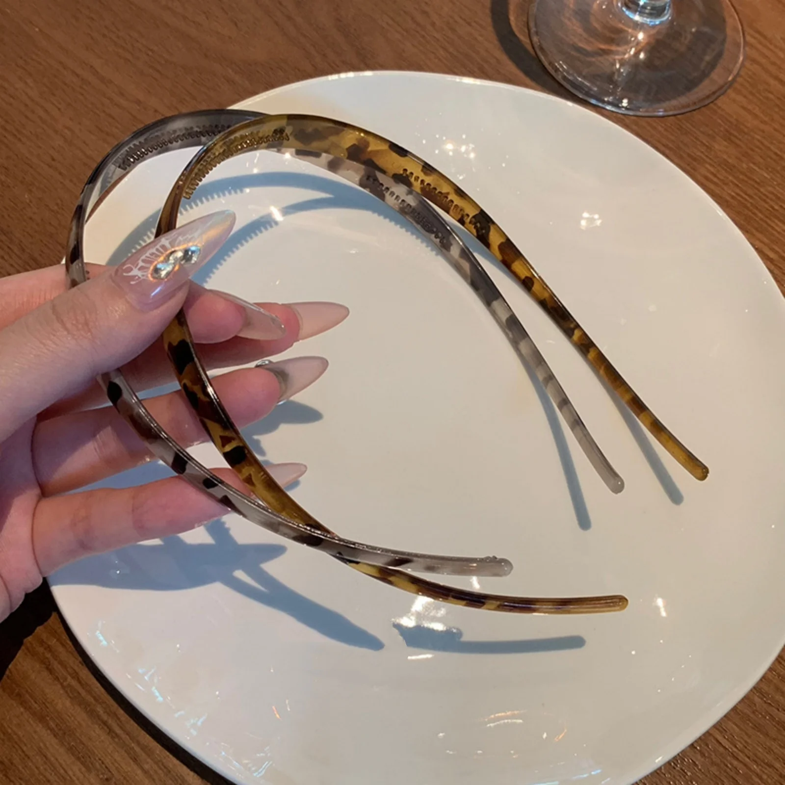 1PC Ergonomic Tortoiseshell Headband, No Ear Pain, Better Scalp Fit, Trendy Hair Accessory, Ideal for All - Day Wear