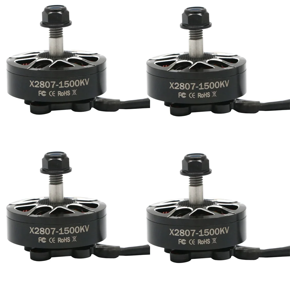 Quatre moteurs brushless X2807 1300KV alignés, prêts pour montage sur drone FPV.
