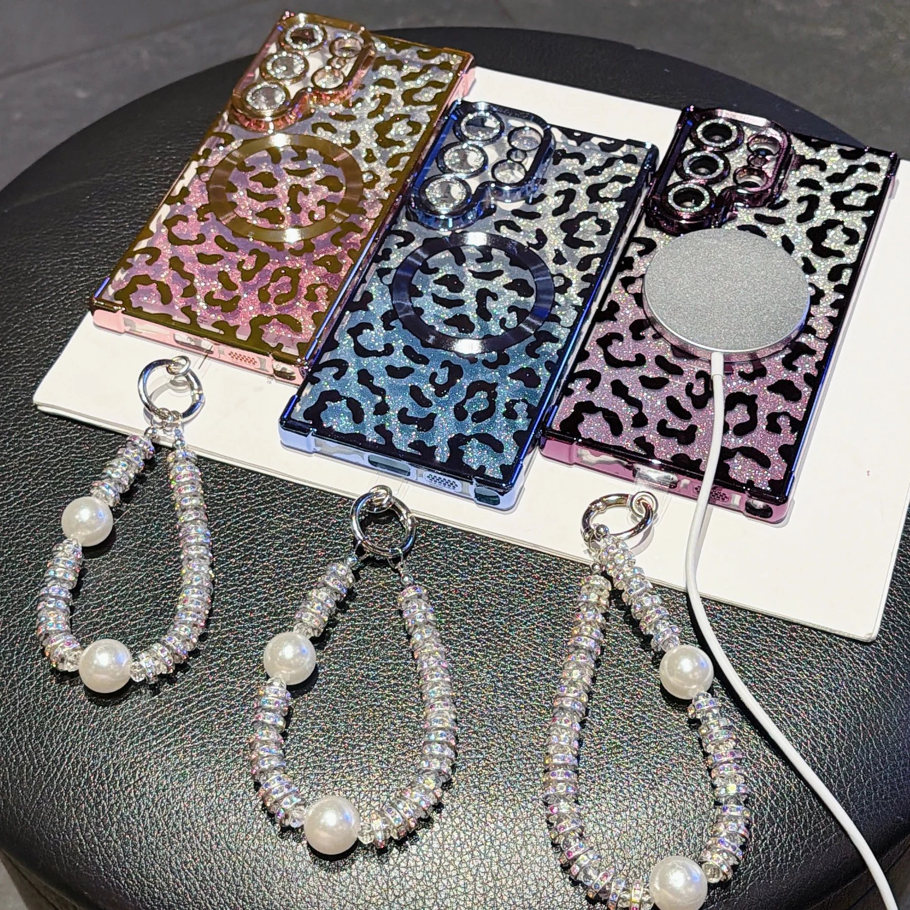 Coque Galaxy S26 Motif Léopard Avec Lanière Main Diamant Souple_voghion.com