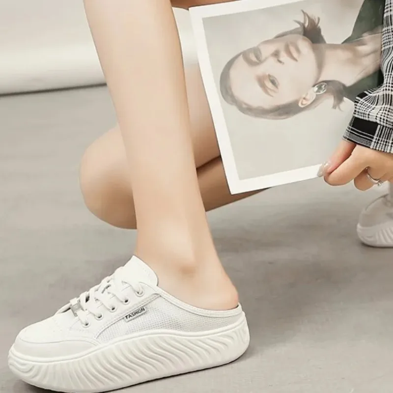 

Женские повседневные маленькие белые туфли, Новинка лета 2023, модные мягкие полутапочки на толстой подошве для женщин