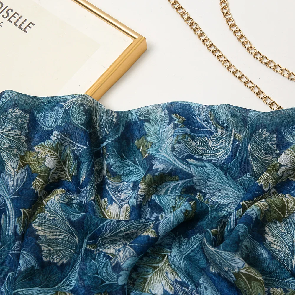 Рисунок 4 - Женский длинный шарф с принтом