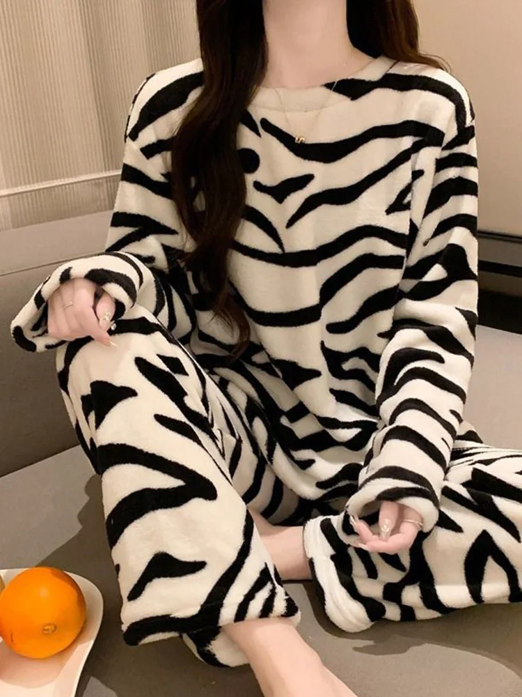 

Women's Winter Pajama Fashion New Fleece Thick Coral Velvet Zebra Stripes Pullover Long Sleeve Warm Ladies Home Wear Suit Fall