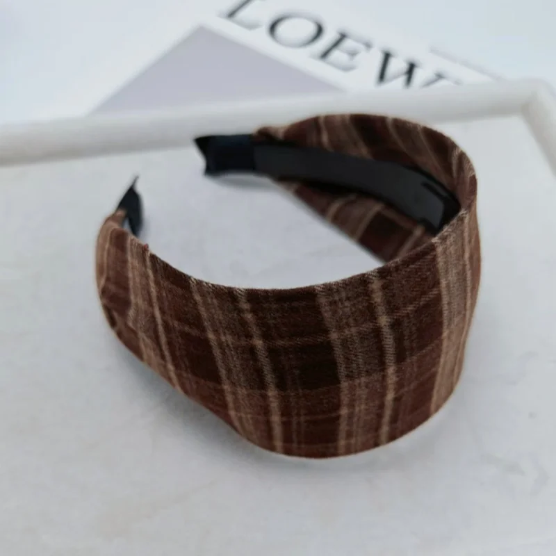 7,5 Breitkrempiges kariertes Stirnband Winter Kurzes Plüsch-Haarband Make-up-bedeckendes weißes Haar-Stirnbänder für Frauen Diadema Mujer – Detail 5