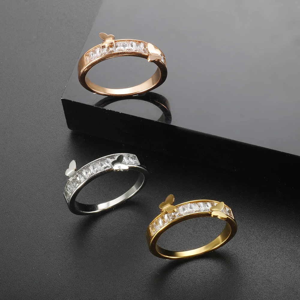 Valentine Day Couple Hug Ring Inpure 18kt Gold - Silver Palace