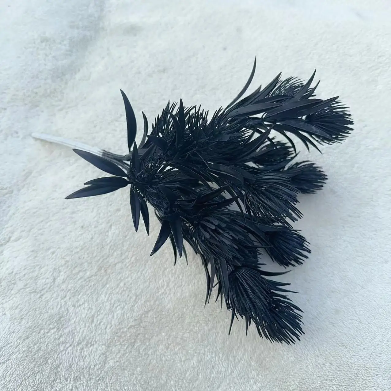 1 stücke Schwarz Halloween Künstliche Blume Seide Pflanzen Lassen Zweig Bambus Dahlie Party-Event Blumenstrauß Hause Tisch Decorayion – Detail 3