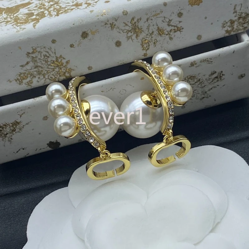 

2024 Fashion Jewelry Classic Round Imitation Pearl Inlaid Women's Earrings