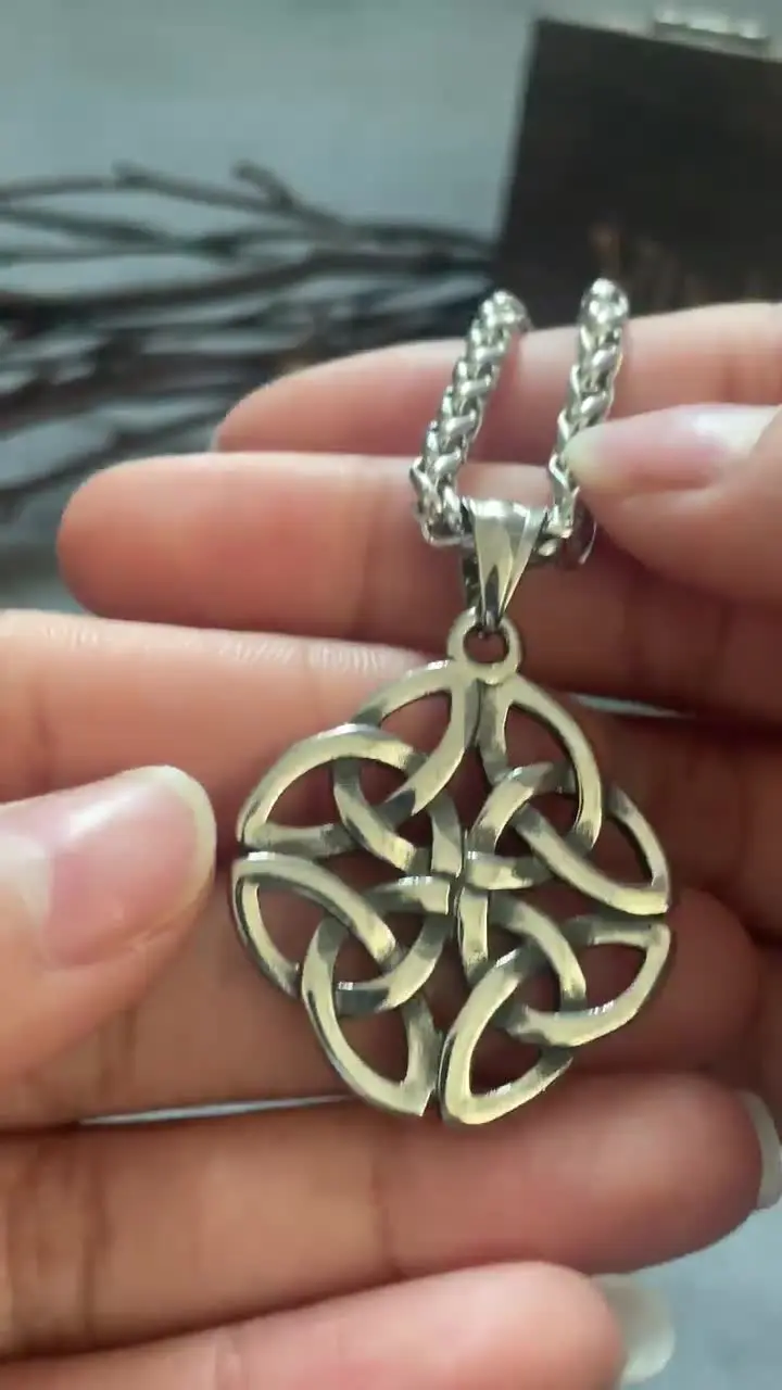 Серебряное ожерелье с кельтским узлом из нержавеющей стали