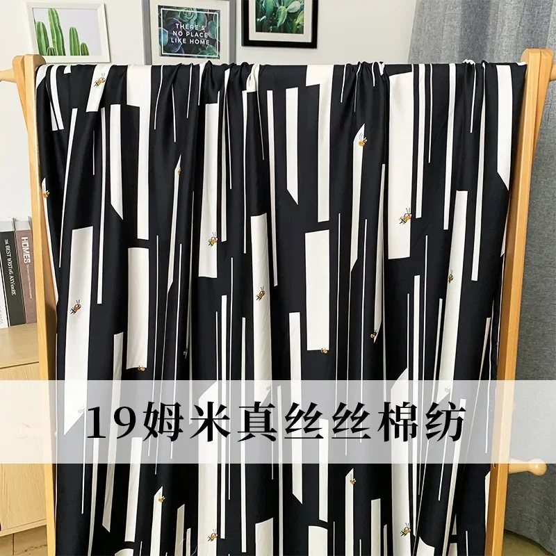 

Redraspberry 138CM 110g/m Black and white bee silk cotton spinning fabrics clothes Garment DIY sewing materials Free shipping