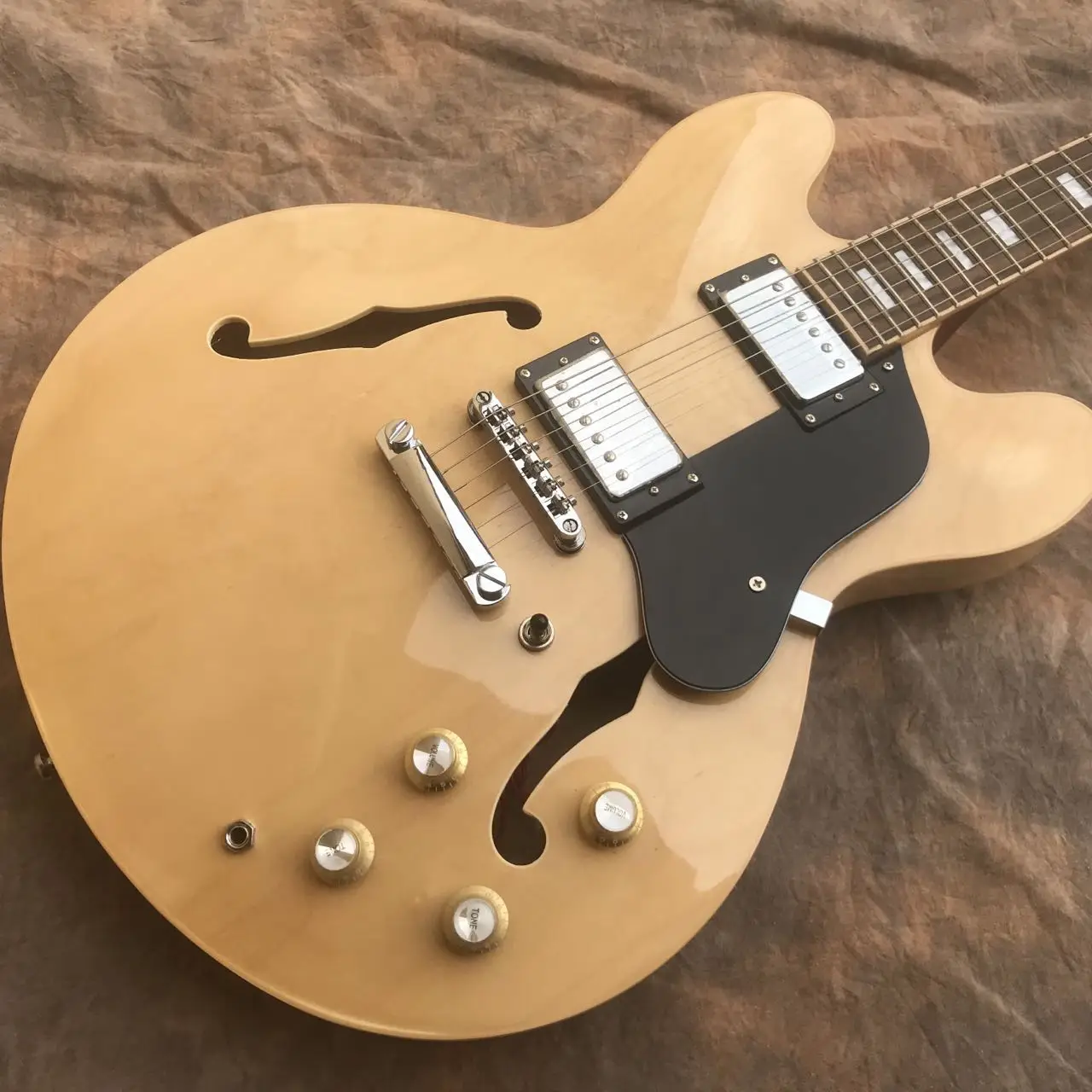 Natural Color Jazz Electric Guitar Semi Hollow Chrome Hardware Good