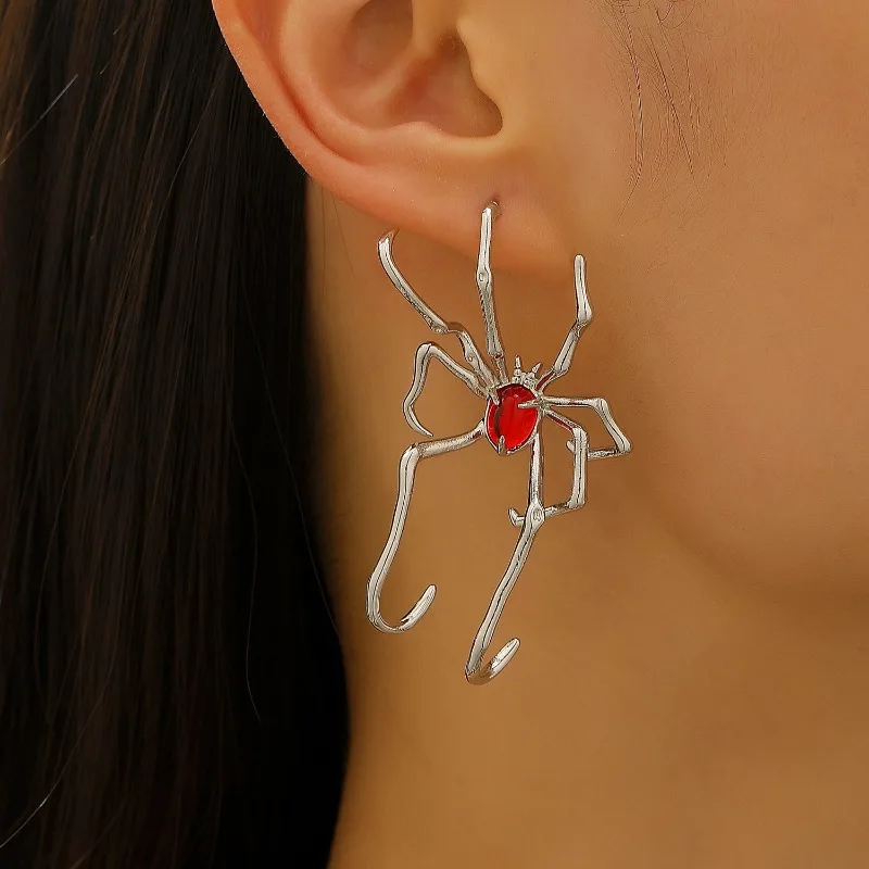 Gothic Metal Spider Red Zircon Ear Cuff Stud Earring for Women HipHop Exaggerated Ear Clip Halloween Y2K Party Jewelry Gift
