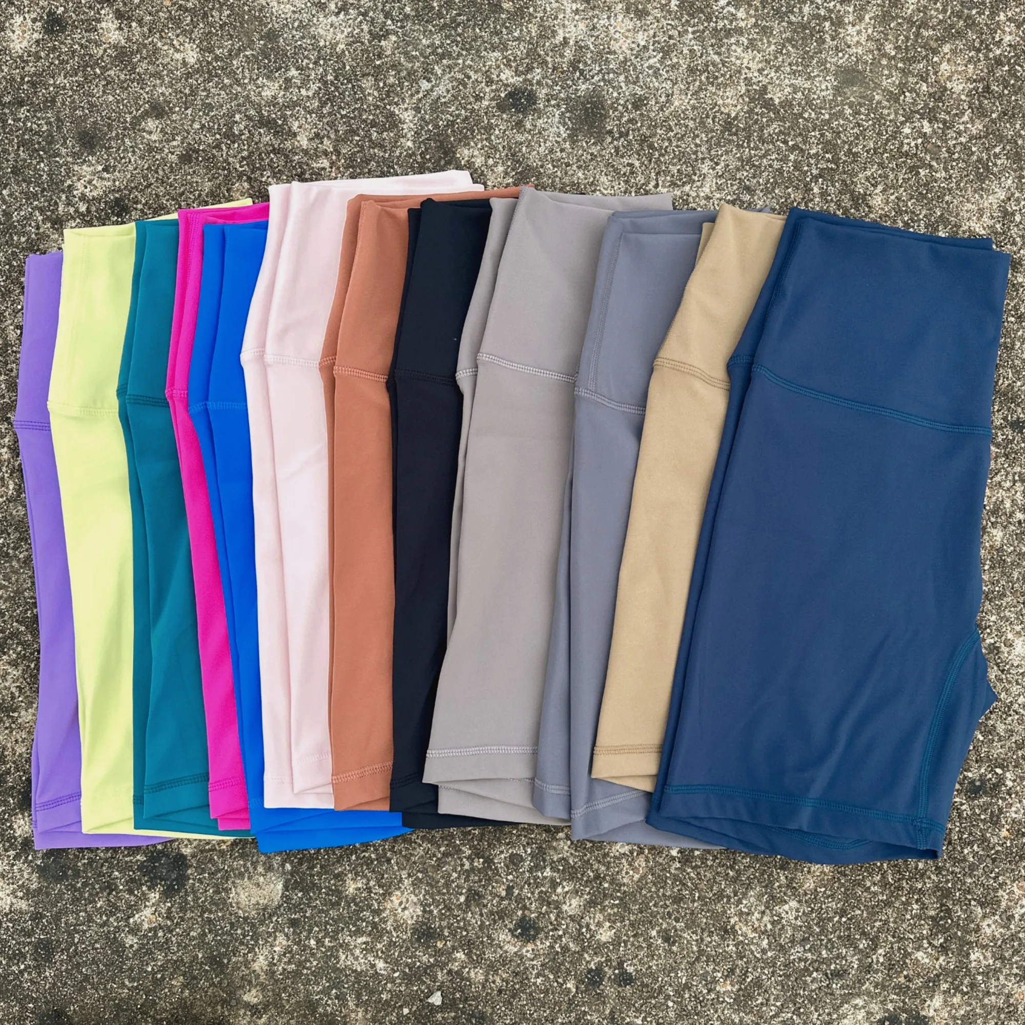 솔리드 컬러 사이클링 여성 스포츠 요가 짧은 레깅스 압축 지원 Sweat-Wickin 종합 훈련 조깅 내부 포켓