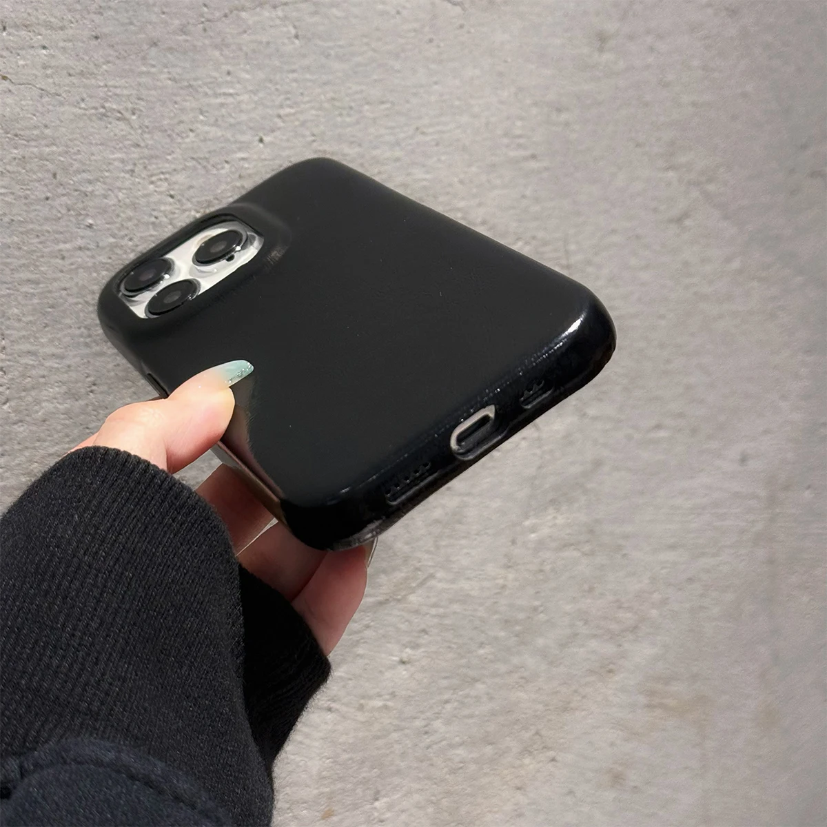 Luxury Leather Phone Case with Retro Cowhide Pattern and Metal Buttons
