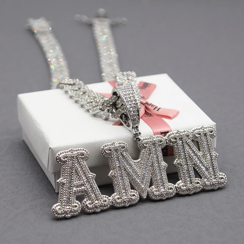 Ciondolo Personalizzato Uomo In Argento 925 Con Diamante Creato In Laboratorio 3,5 Ct, Taglio Baguette, Lettera A Scelta, Gioiello Unico!