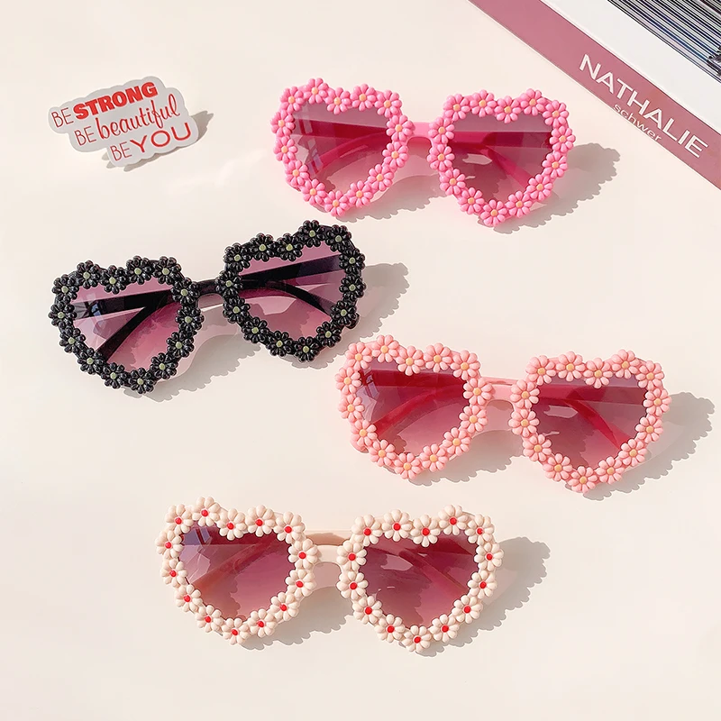 New Children Vintage Daisy Heart Shape Sunglasses UV400 Baby Girls Boys Outdoor Protection Sunglasses Kids Sun Glasses