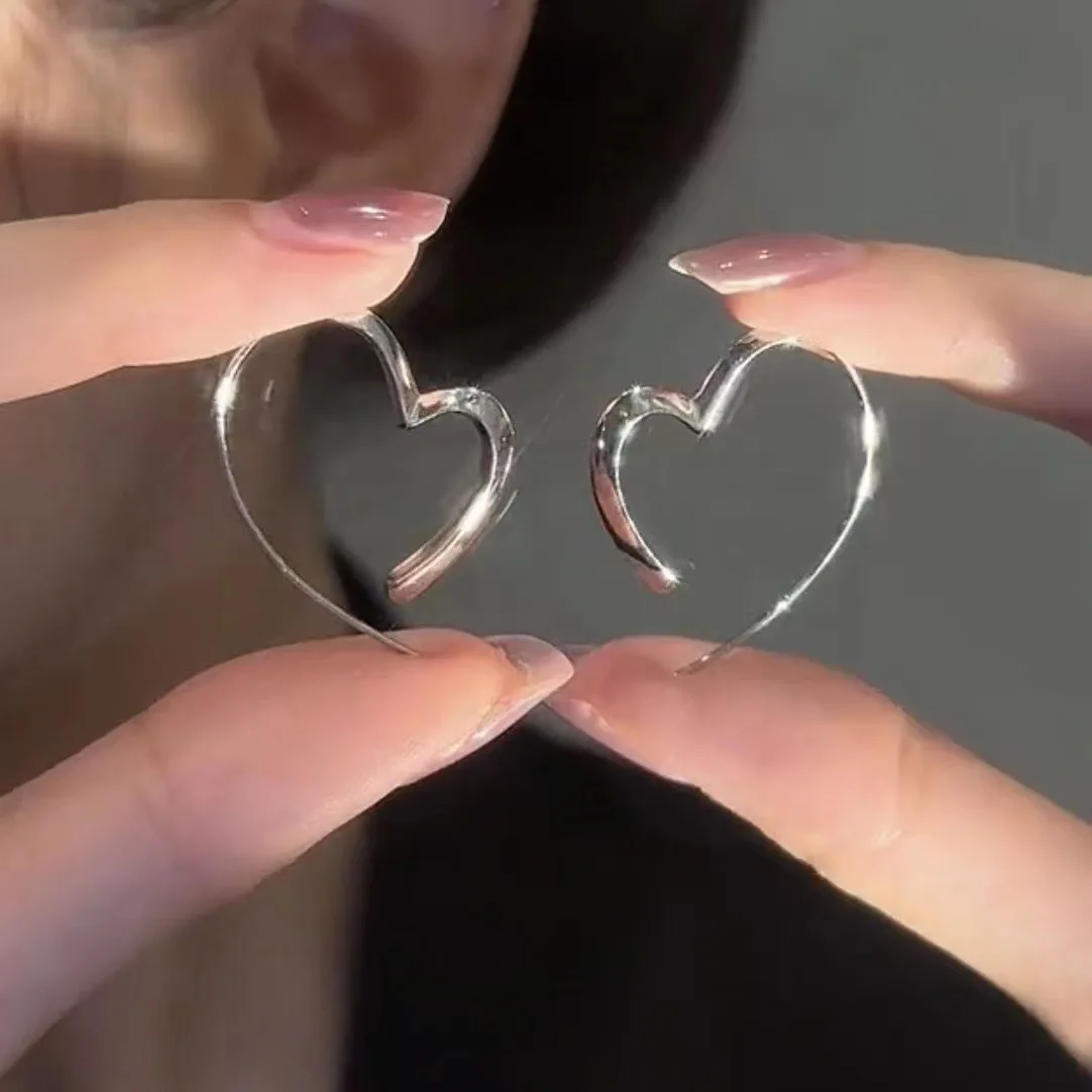 [HAESOOL] 韓国アクセ☆925silver☆Bold heart Earrings HAESOOL] 韓国アクセ☆925silver☆Bold heart Earrings (HAESOOL