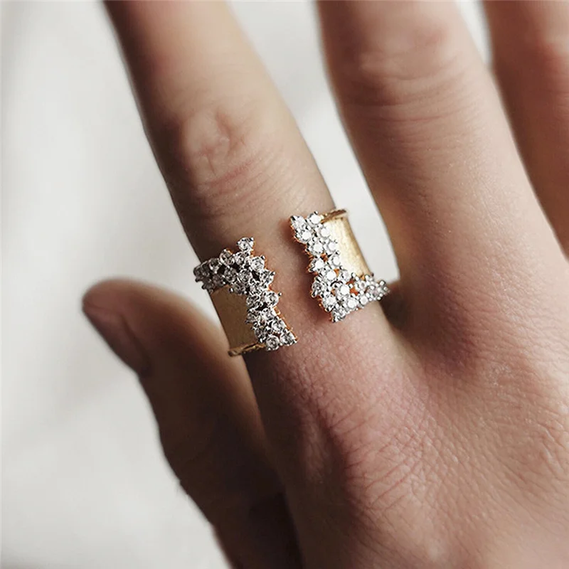 2023 New Fashion Women\'s Finger Ring with CZ Stone Wiredrawing Effect Gold Color Statement Rings Luxury Female Jewelry Party