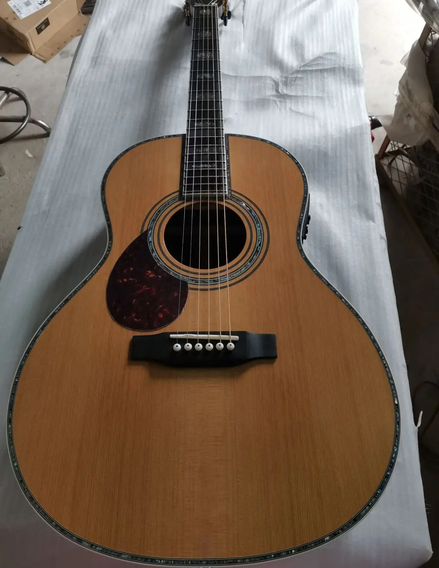 

Solid Cedar Top Acoustic Folk Guitar left handed , OEM open headstock , Classic Acoustic Guitar, 42 lefty guitar