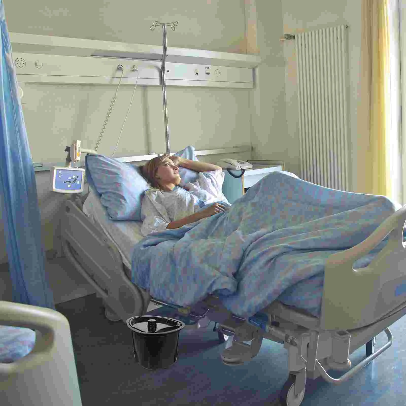 

Travel Urine Pot Chamber Pot Plastic Spittoons Urine Bedpan Lid Portable Toilet Adult Potty High Angle Pregnant Woman