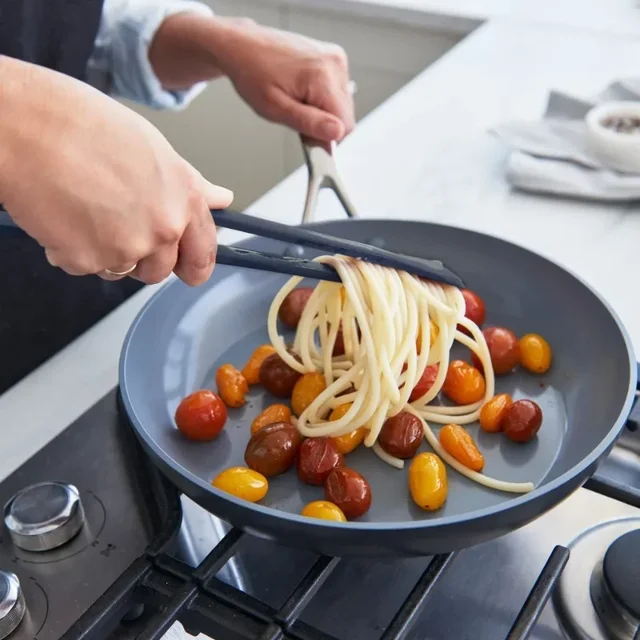 2-in-1 Flip Tongs & Spatula 4