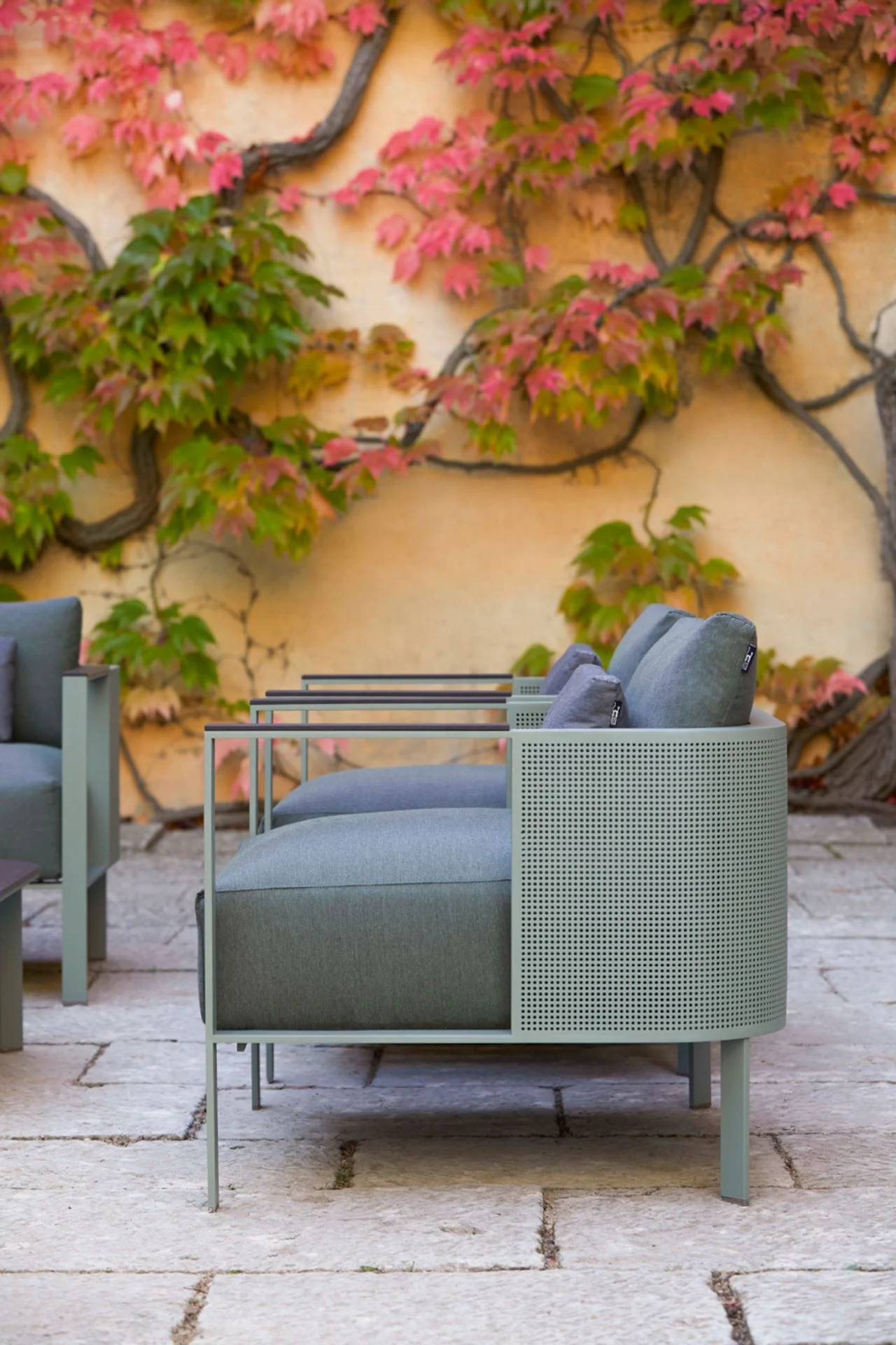 New Design All Weather Outdoor Furniture Powder-Coated Aluminium Sofa Chair Single Design Lounge Chair