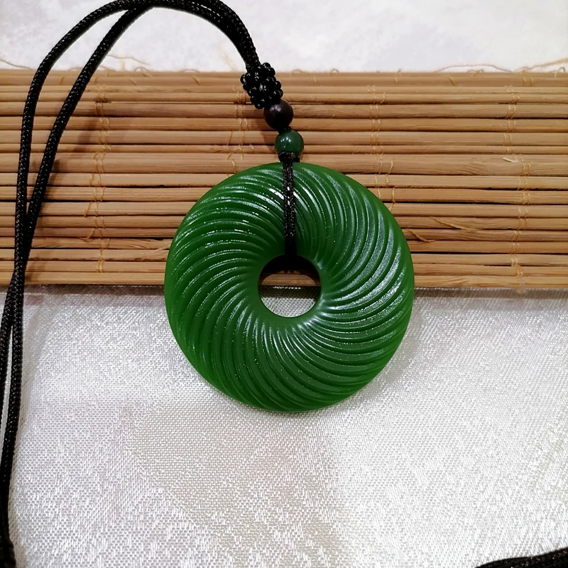 Natural Green Hand Carved Cloud Pattern Safe Buckle Jade Pendant Fashion Boutique Jewelry Men's and Women's Necklace Gift