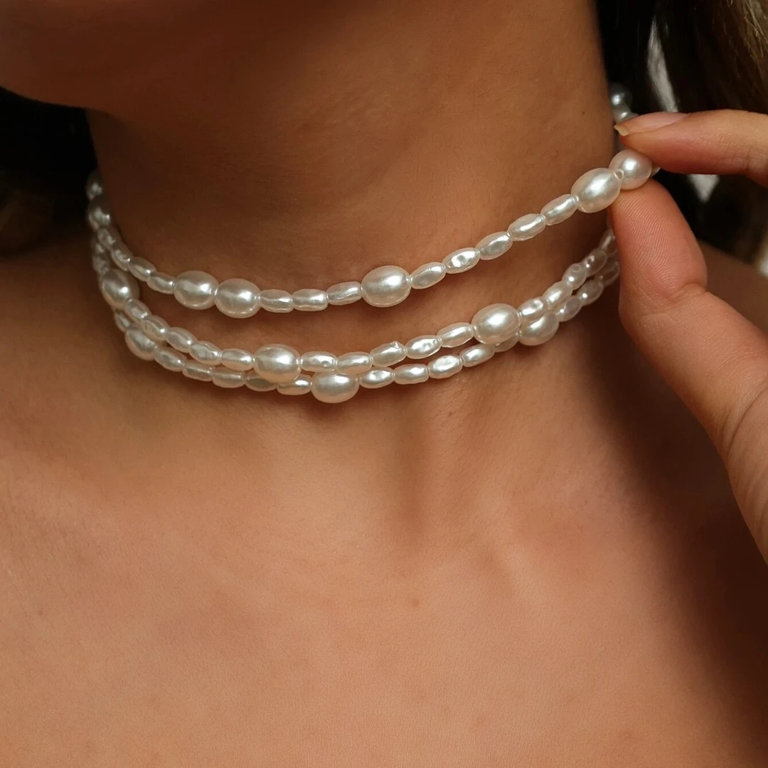 Collier perles baroques bouton blanches avec chaîne à franges