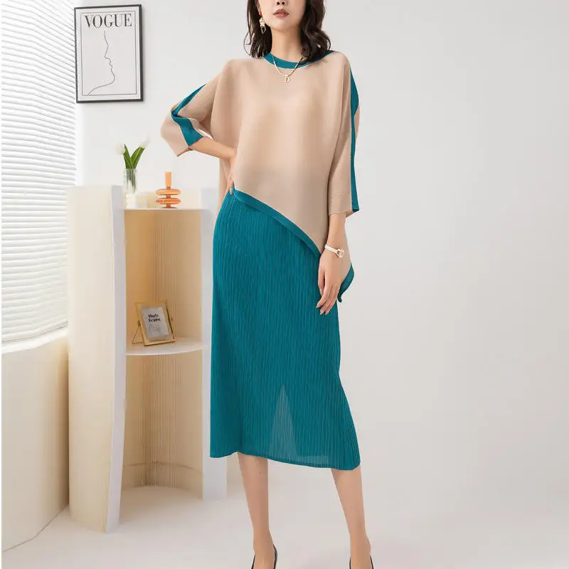 

Pleated Suit Women's Fashion two-piece Fall 2022 new round neck top + skirt