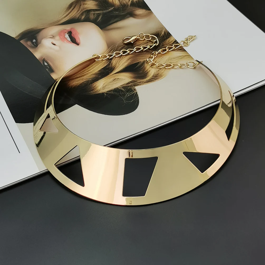 女性のための幾何学的な形のネックレス,光沢のある金属,ゴールドカラー