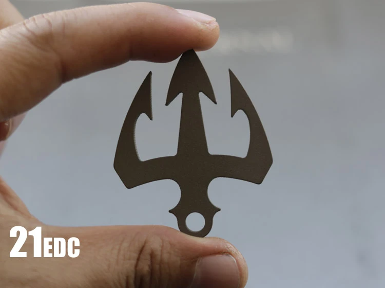 

Titanium Alloy Fidget Toys EDC Trident Necklace Men And Women Pendant Simple Personality DIY Niche Jewelry Keychain Pendant Gift